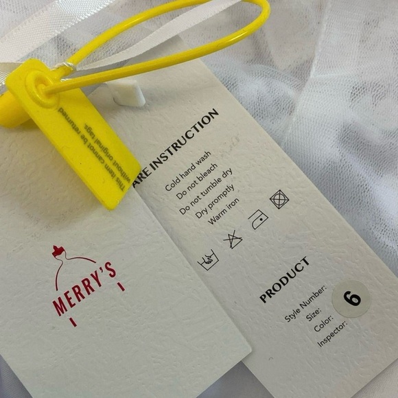 Merry's White NWT Sleeveless Applique &
Chiffon Wedding Dress Size 6 - Picture 7 of 7